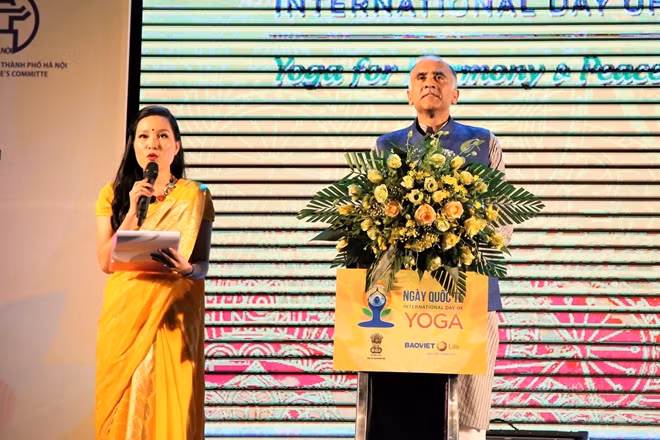 Indian Ambassador to Vietnam addressing at the ceremony. Indian Ambassador to Vietnam addressing at the ceremony.