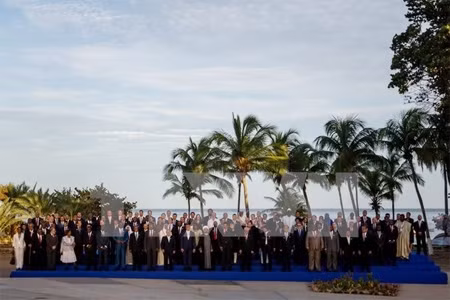 Delegates from the NAM countries posing a photo at the summit (Photo: VNA)