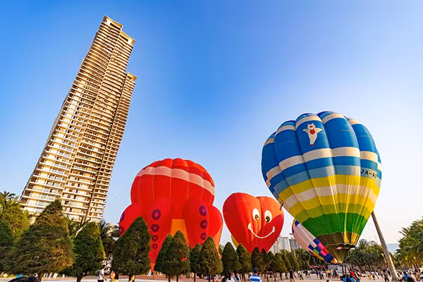 15 balloonists coming from Thailand, South Korea, Japan and Holland, and one from Vietnam will join in the balloon festival this year.
