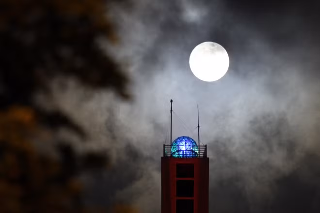 The supermoon over Tran Thi Ly Bridge across the Han River in Da Nang at around 7 p.m.