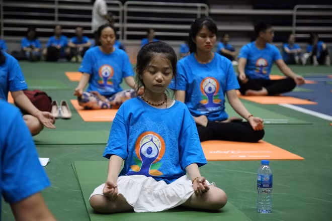 The event has been the first of the 11 events in Vietnamese provinces and cities in celebration of the International Day of Yoga (June 21). The event has been the first of the 11 events in Vietnamese provinces and cities in celebration of the International Day of Yoga (June 21).