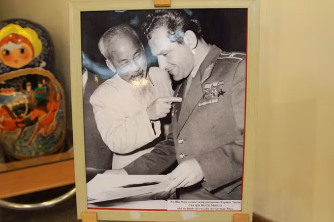 President Ho Chi Minh meeting Soviet pilot German Titov.