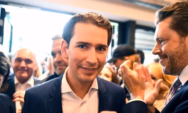Austria's ousted chancellor vows to return despite no-confidence vote ảnh 1