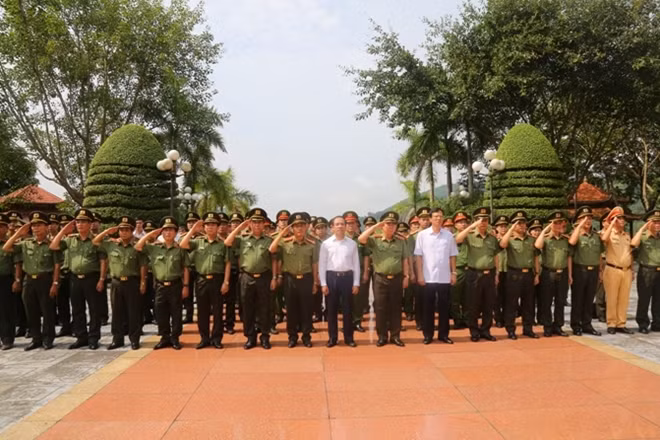 MPS’s high-ranking delegation visits relics of former headquarter.
