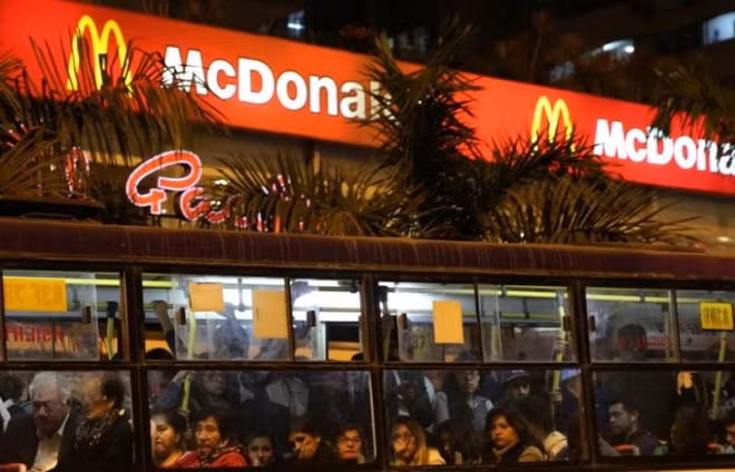 A bus passes near a McDonalds restaurant in Miraflores district of Lima, Peru, June 15, 2017. REUTERS/Mariana Bazo