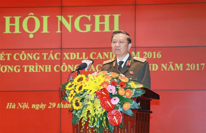 Minister To Lam speaking at the conference.