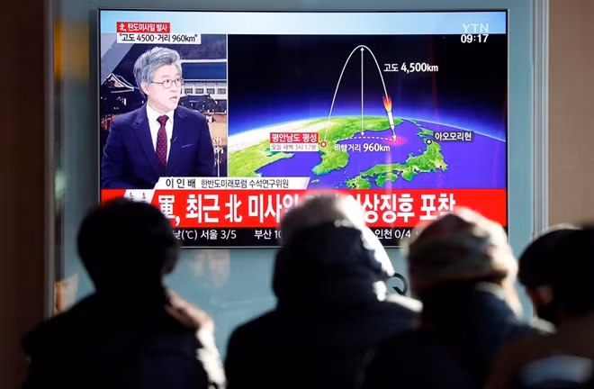 U.S. sanctions North Korean missile experts ảnh 1