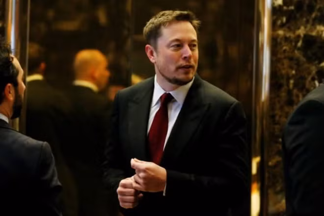 FILE PHOTO: Tesla Chief Executive, Elon Musk enters the lobby of Trump Tower in Manhattan, New York, U.S., January 6, 2017. REUTERS/Shannon Stapleton/File Photo