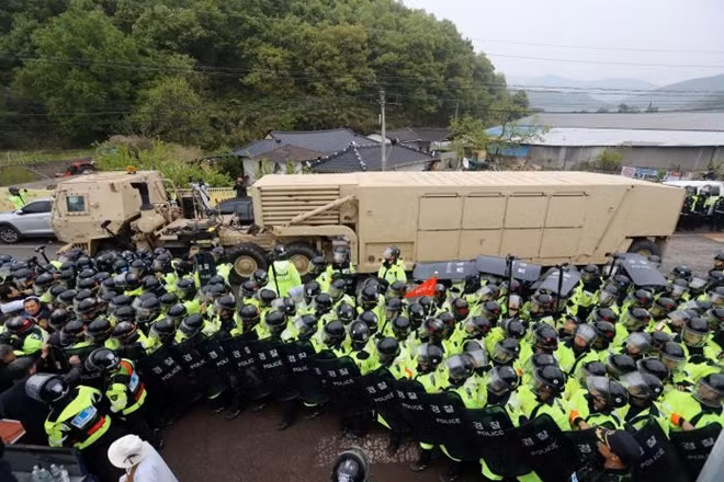A U.S. military vehicle which is a part of Terminal High Altitude Area Defense (THAAD) system arrives in Seongju, South Korea, April 26, 2017. Kim Jun-beom/Yonhap via REUTERS