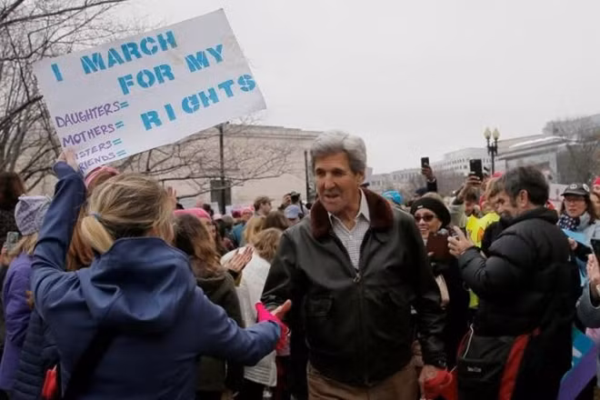 Former U.S. Secretary of State John Kerry walks to join the Women's March on Washington, after the inauguration of U.S. President Donald Trump, in Washington, DC, U.S. January 21, 2017. REUTERS/Brian Snyder