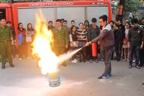 Trainees were instructed to operate a fire extinguisher.