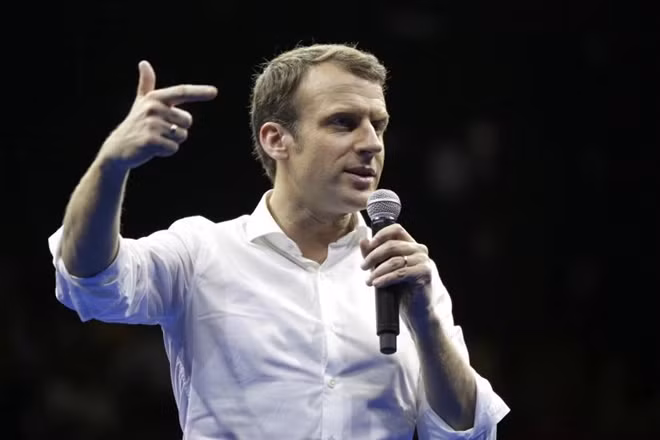 Emmanuel Macron, head of the political movement En Marche ! (Onwards !) and 2017 presidential candidate of the French centre-right speaks at a meeting at Saint Denis as he campaigns on the French Indian Ocean island of the Reunion, March 25, 2017. REUTERS/Laurent Capmas