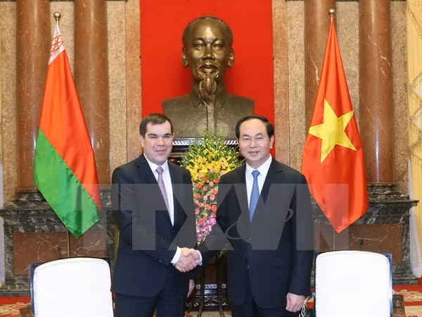 President Tran Dai Quang and Belarusian State Security Committee Chairman Valery Pavlovich Vakulchik. (Photo: VNA)