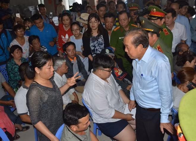Deputy Prime Minister Truong Hoa Binh urges HCMC’s authorities to take care of fire victims.