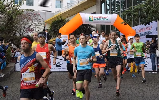 More than 750 runners from 31 countries and territories joined the “Run for Tigers” event in Hanoi.