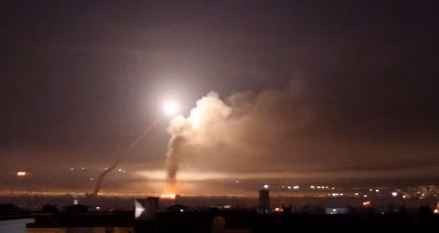 Israel says it attacked targets in Syria after Iranian rocket fire ảnh 1