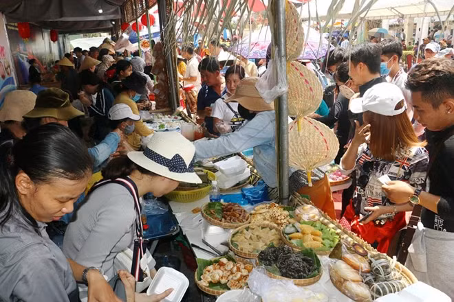 More than 100,000 visitors attended the opening ceremony of the event which will run until April 29. Last year’s event attracted over 500,000 visitors.
