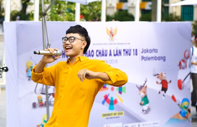 Besides the “Asian Games 2018 Promotion Day”, the Embassy of Indonesia also implemented the Road shows with bicycles taking place on the main streets around Hoan Kiem District on 10 August 2018.