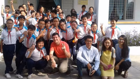 Huynh Hanh Phuc (third from the right) with his partners and students in Tay Ninh Province.