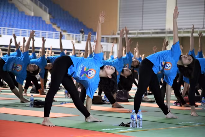 Many yogi participating in the performance. Many yogi participating in the performance.