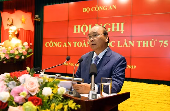 PM Phuc speaks at the conference.