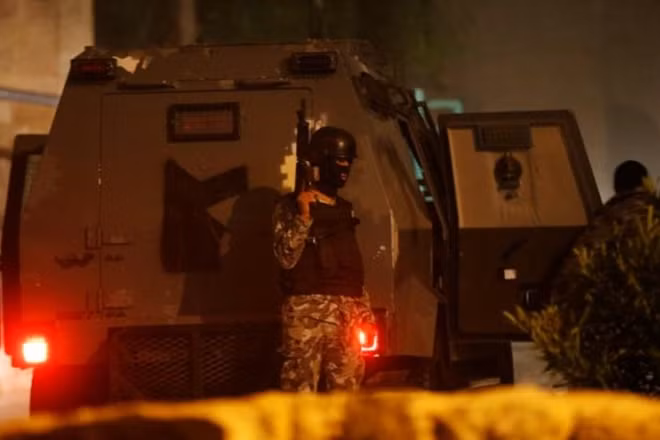 A Jordanian policeman stands guard in the vicinity of Karak Castle, where armed gunmen carried out an attack, in the city of Karak, Jordan, December 18, 2016. REUTERS/Muhammad Hamed