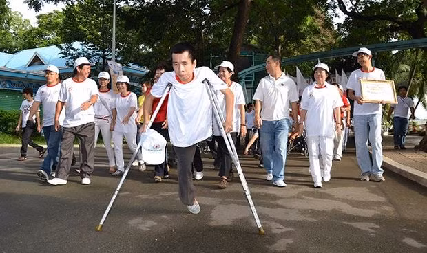 Foreign organisations support children, disabled people in Thua Thien-Hue ảnh 1