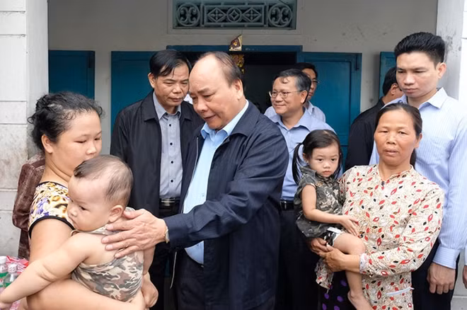 PM inspects post-flood recovery efforts in Khanh Hoa ảnh 1