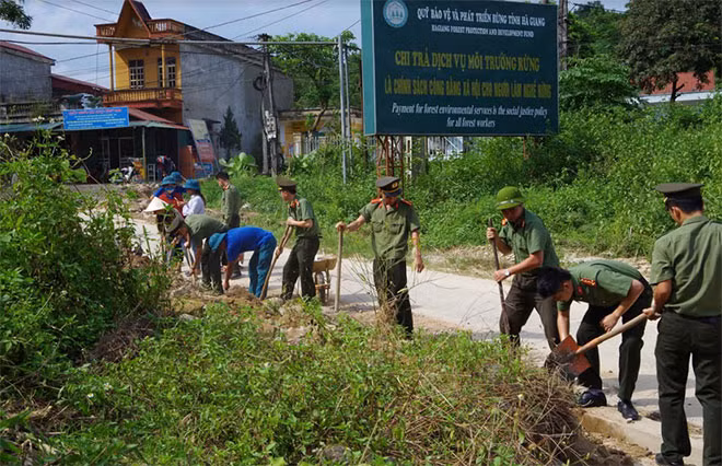 The young security officers also helped local overcome consequences of the recent flooding. They cleaned up the surroundings and repaired damaged houses.