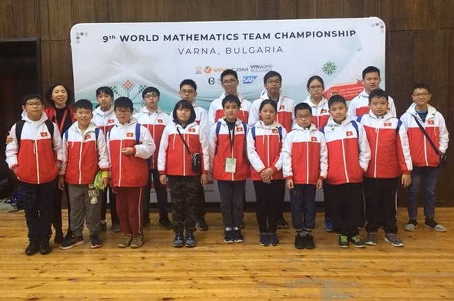 The Vietnamese team. The Vietnamese team.