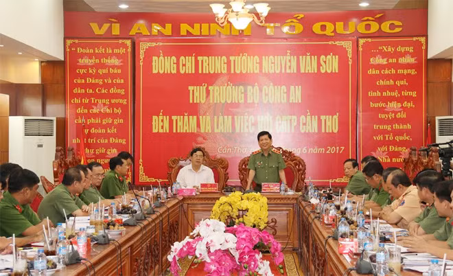 Deputy Minister Nguyen Van Son speaking at the event.