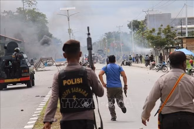 Indonesia has blocked Internet access in eastern Papua to prevent provocative posts online from fueling violence, after a wave of protests against mistreatment of students and ethnic discrimination turned into riots. (Photo: VNA)
