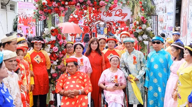 Disabled couples tie knot at mass wedding in Binh Duong