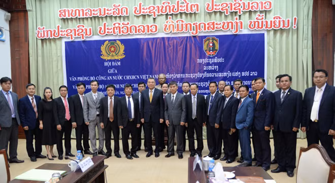 Major General To An Xo, Major General SomvanSailongpha and other delegates