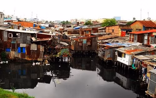 A slum area around a canal in District 8, Ho Chi Minh City.( Photo: VnExpress)