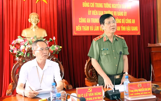 Deputy Minister Nguyen Van Son speaking at the event.