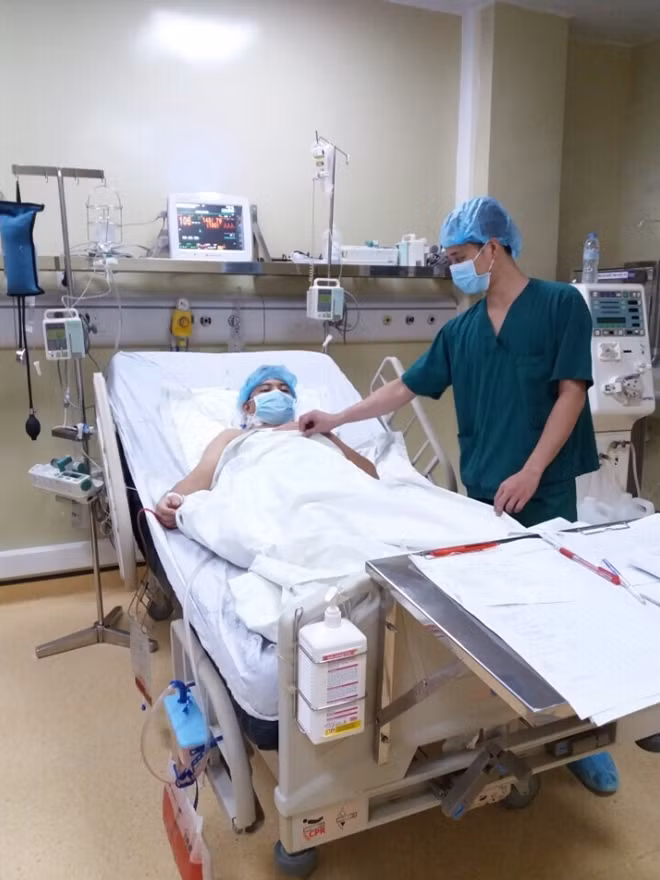 A day after the operation, both patient and kidney donor are in a good condition.