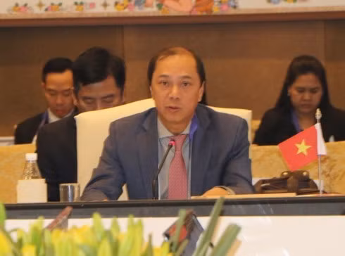 Deputy Foreign Minister Nguyen Quoc Dung, head of the Vietnamese delegation at the 24th ASEAN-China Senior Officials' Consultation in Singapore on June 8