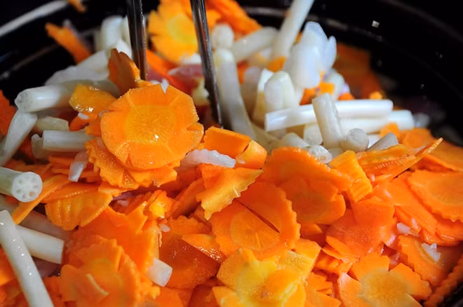 Pickles are a mainstay of the dish. Southern pickles are usually made of lotus stem, daikon radish and carrot. Cut into shapes of choice, the vegetables are then soaked in a mixture of vinegar, sugar and salt.
