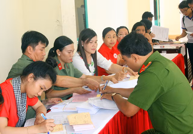 More than 200 officers and soldiers of the Can Tho Municipal Police Department as well as the district police divisions ready to donate blood.