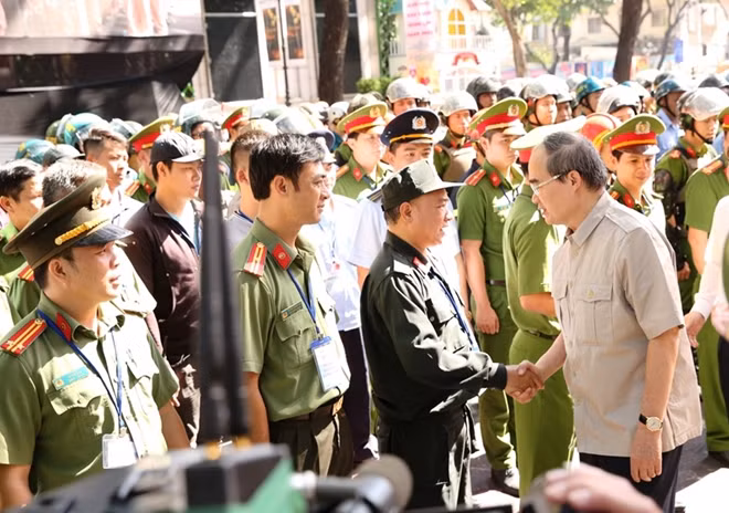 Mr. Nguyen Thien Nhan, Politburo’s member, Secretary of the Ho Chi Minh City Municipal Party’s Committee encouraged participating forces.