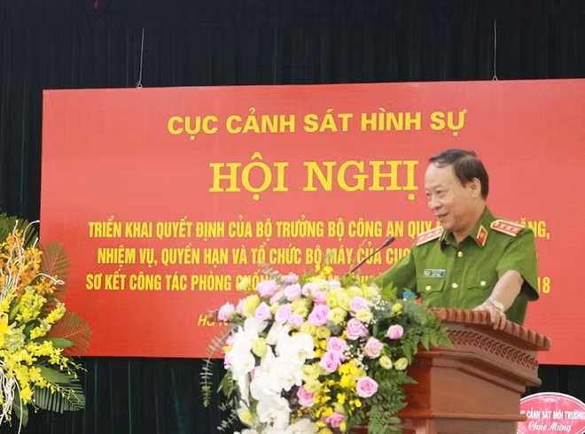 Senior Lieutenant General Le Quy Vuong speaking at the event.