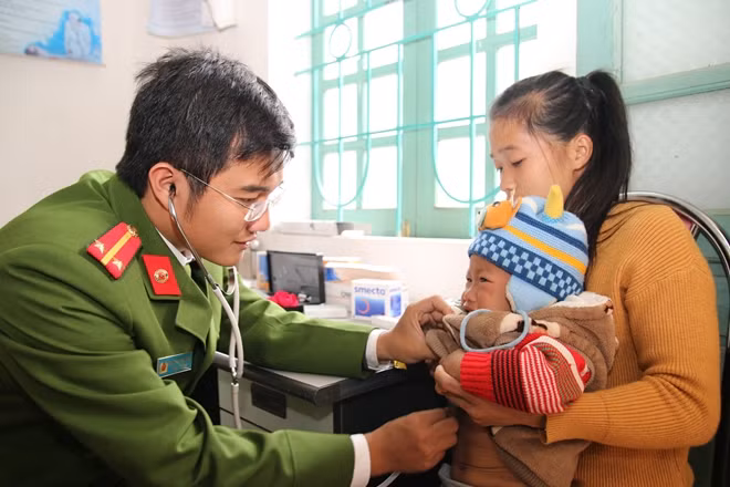 The local people receiving free heath checkups