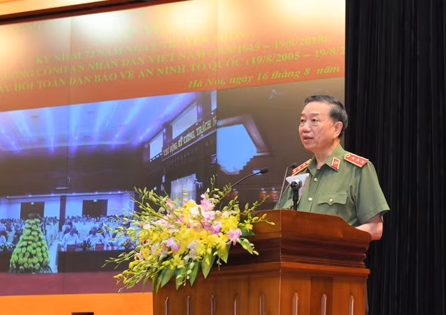 Minister To Lam speaking at the meeting.