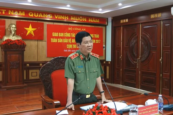 Deputy Minister Nguyen Van Son speaking at the event.