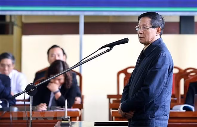 Former General Director of the Ministry of Public Security (MoPS)’s General Police Department Phan Van Vinh at the court (Photo: VNA)