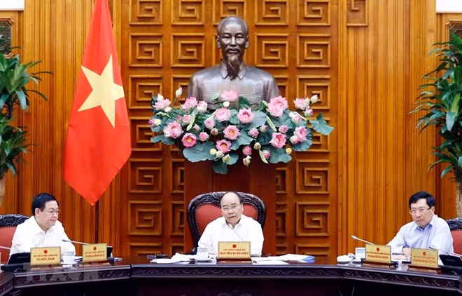 Prime Minister Nguyen Xuan Phuc speaks at the meeting. (Photo: VNA)