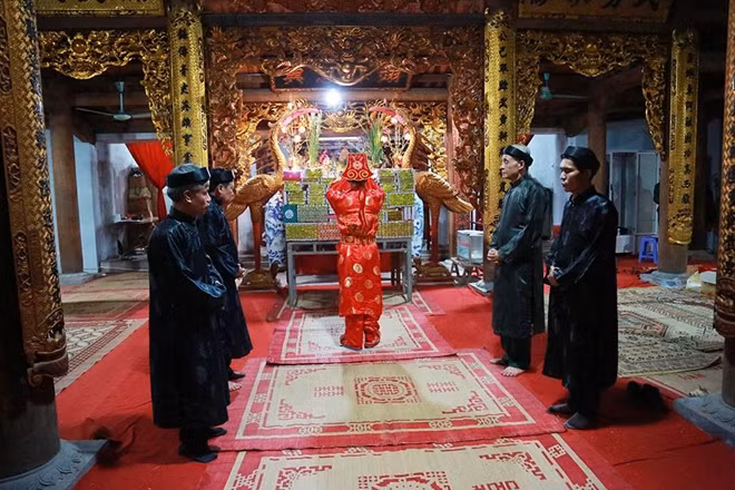 This year's "fire procession" ritual of An Dinh people (Yen Nghia Commune, Ha Dong District, Hanoi City) was held on February 15, or the 11th day of the lunar new year.
