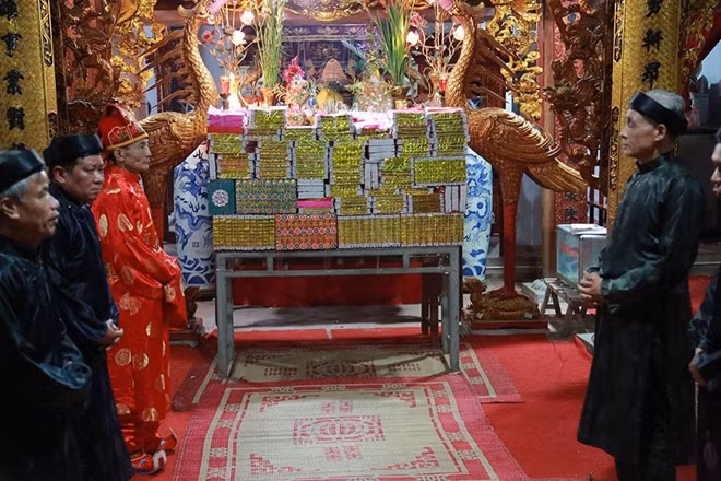 According to seniors in the village, the fire festival lasts from the 7th to the 11th of the first lunar month every year, in which the 8th, 9th and 10th day of the first lunar month are considered as the main days of the event.
