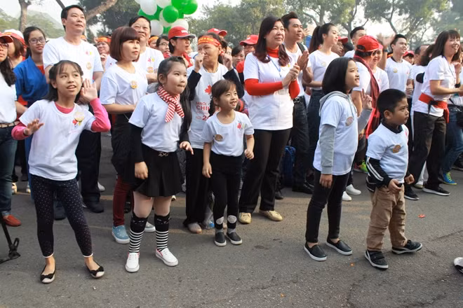 The event attracted the participation of thousands of people at different ages, including little athletes fond of running.